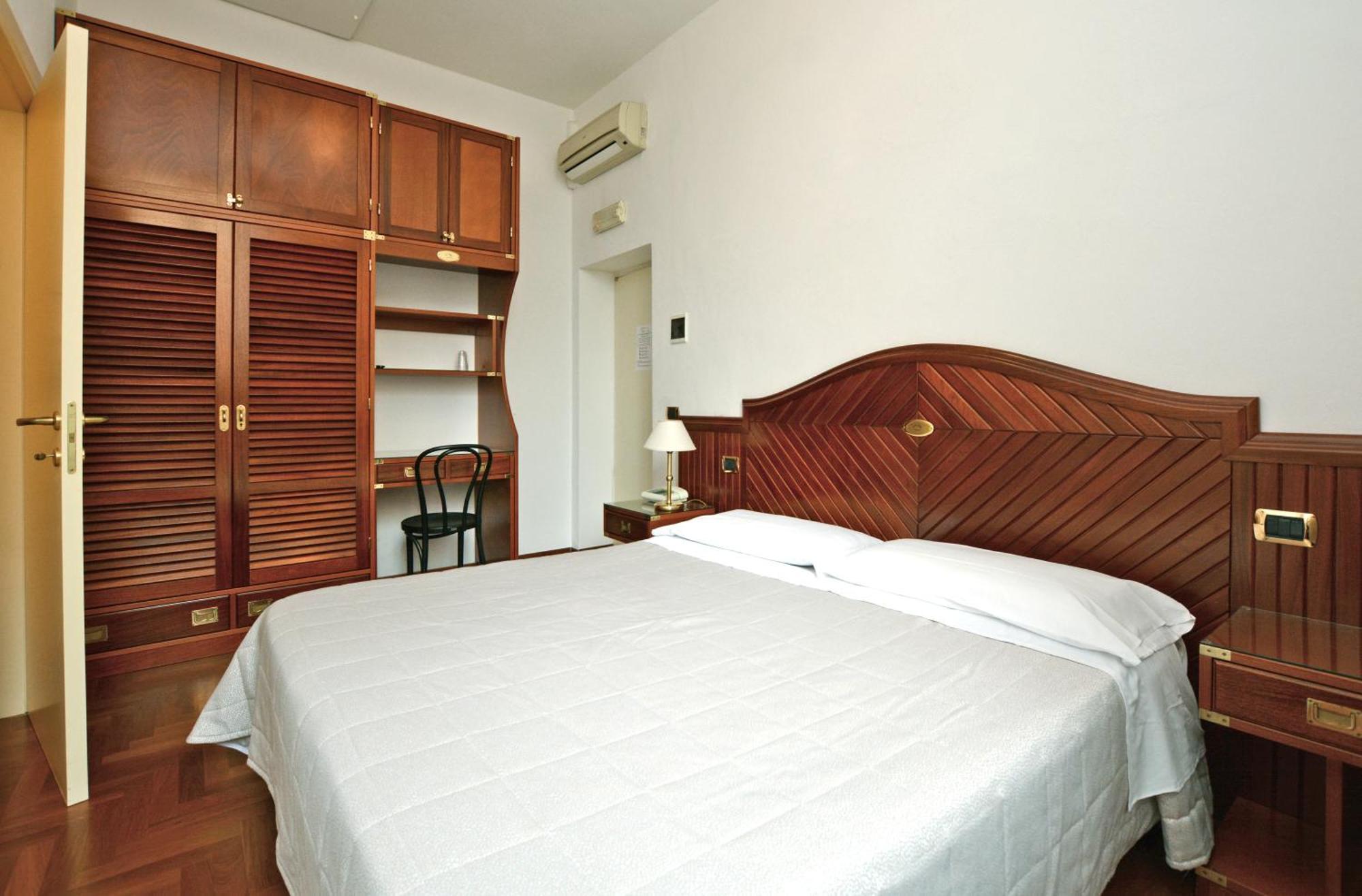 Hotel Italia 3*